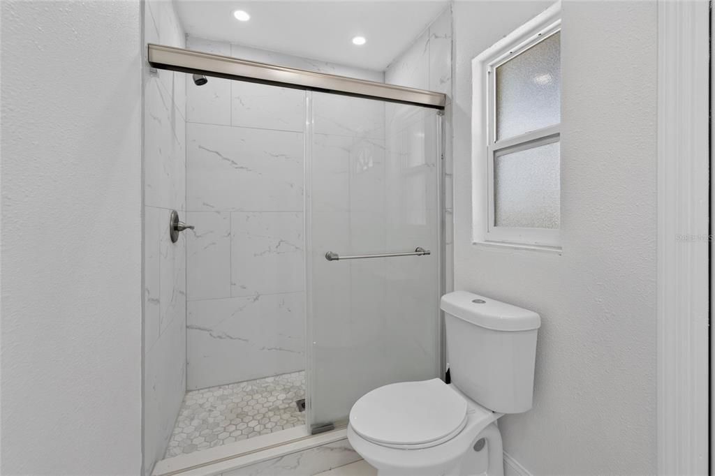 Activo con contrato: $339,999 (3 camas, 2 baños, 1450 Pies cuadrados)