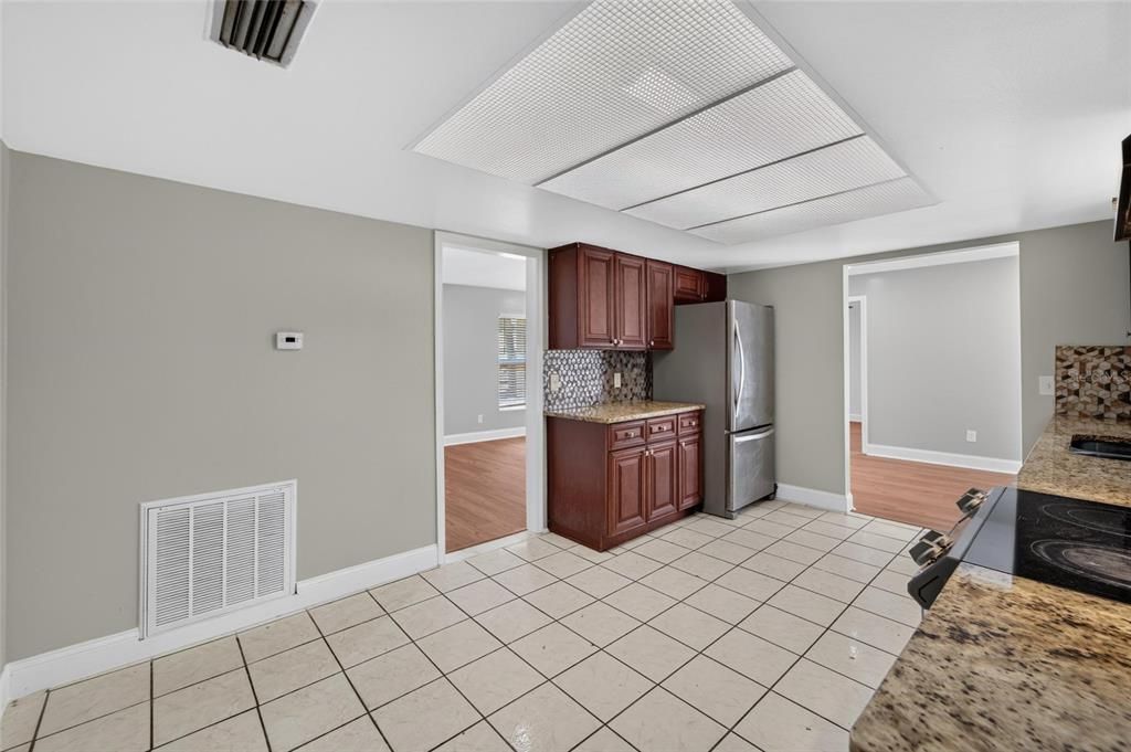 Activo con contrato: $339,999 (3 camas, 2 baños, 1450 Pies cuadrados)