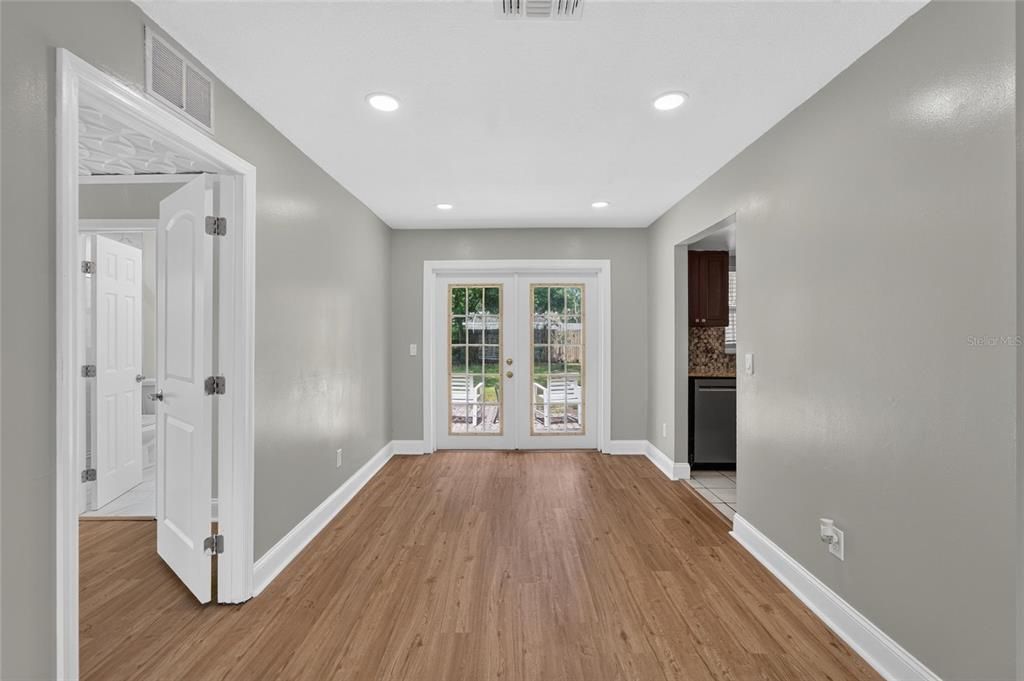 Activo con contrato: $339,999 (3 camas, 2 baños, 1450 Pies cuadrados)