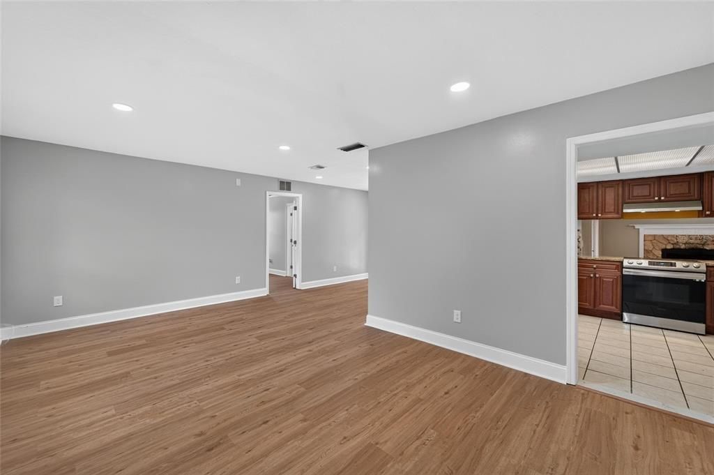 Activo con contrato: $339,999 (3 camas, 2 baños, 1450 Pies cuadrados)