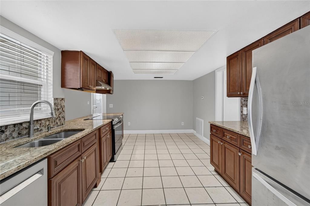 Activo con contrato: $339,999 (3 camas, 2 baños, 1450 Pies cuadrados)
