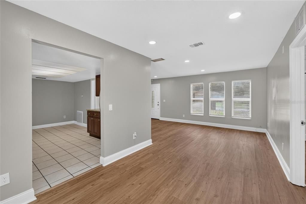 Activo con contrato: $339,999 (3 camas, 2 baños, 1450 Pies cuadrados)