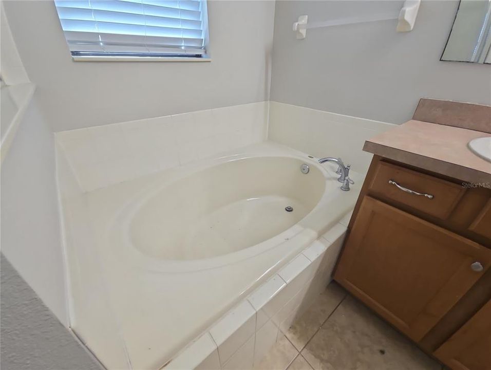 В аренду: $2,450 (4 спален, 2 ванн, 1665 Квадратных фут)