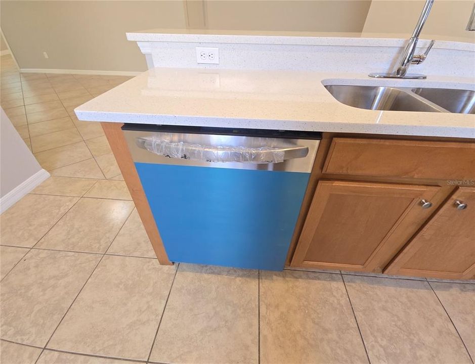 В аренду: $2,450 (4 спален, 2 ванн, 1665 Квадратных фут)