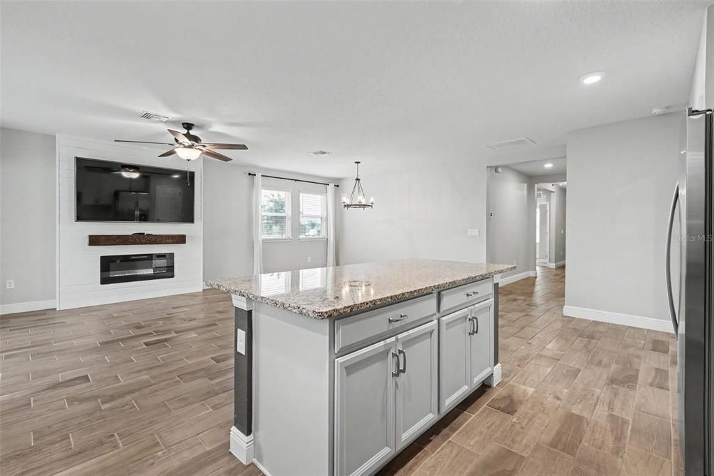 На продажу: $365,000 (3 спален, 2 ванн, 1752 Квадратных фут)