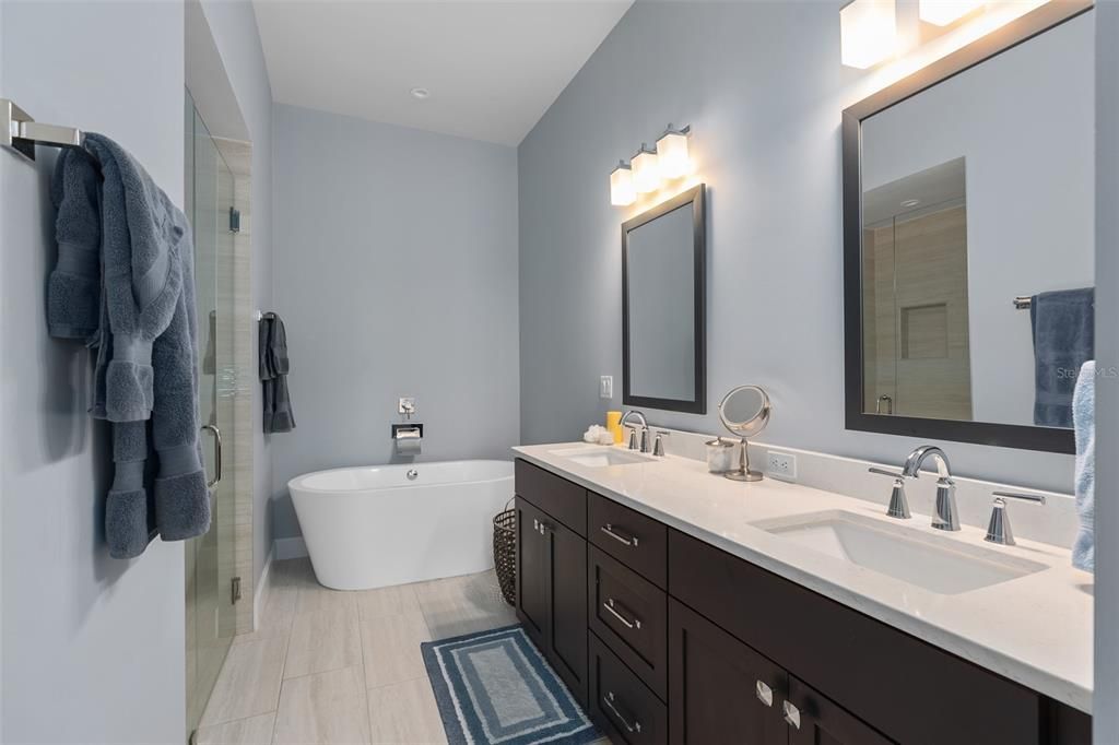 For Sale: $919,000 (3 beds, 3 baths, 2030 Square Feet)