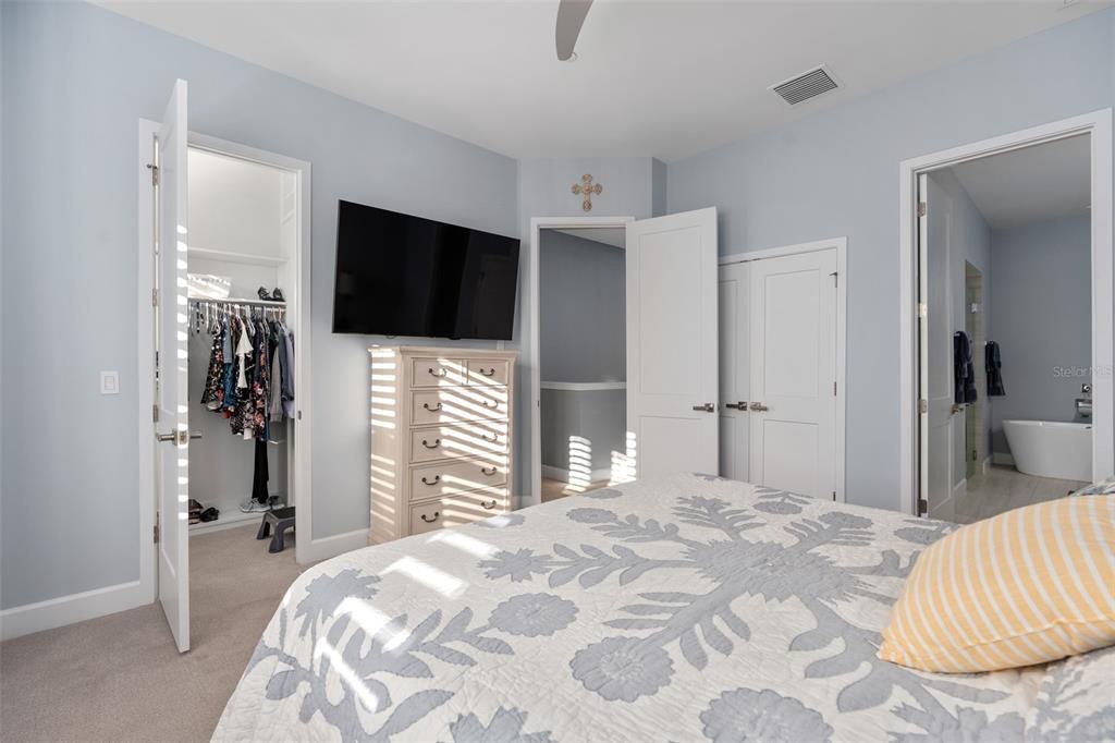 For Sale: $919,000 (3 beds, 3 baths, 2030 Square Feet)