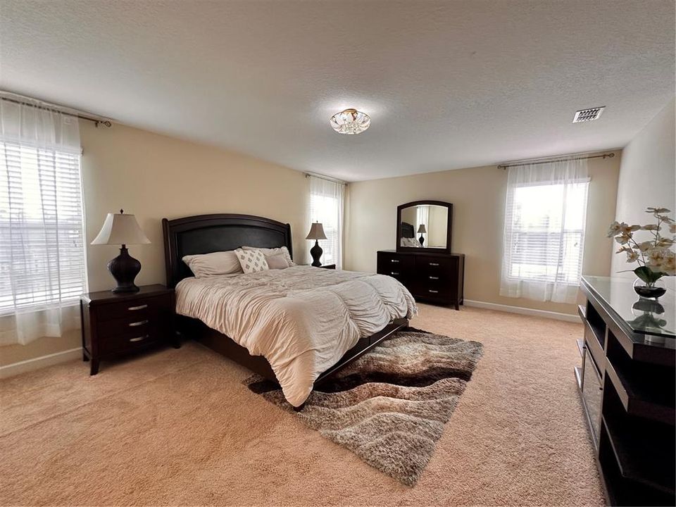 En Venta: $765,990 (5 camas, 3 baños, 3285 Pies cuadrados)