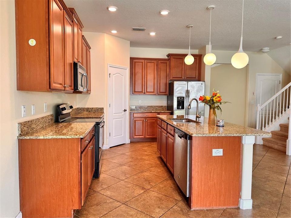 En Venta: $765,990 (5 camas, 3 baños, 3285 Pies cuadrados)