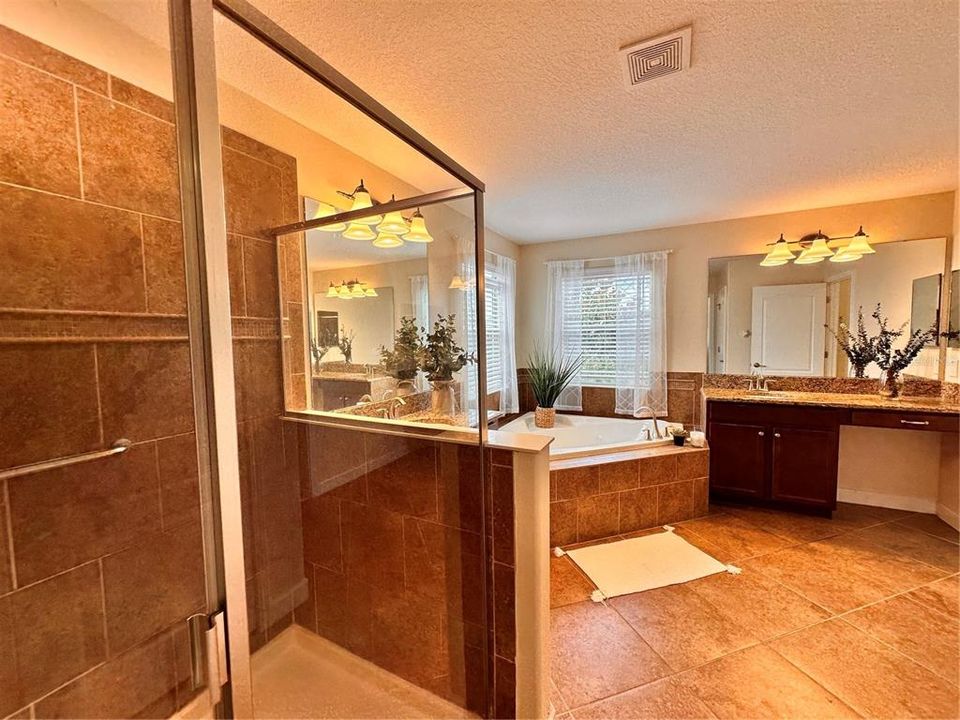 En Venta: $765,990 (5 camas, 3 baños, 3285 Pies cuadrados)