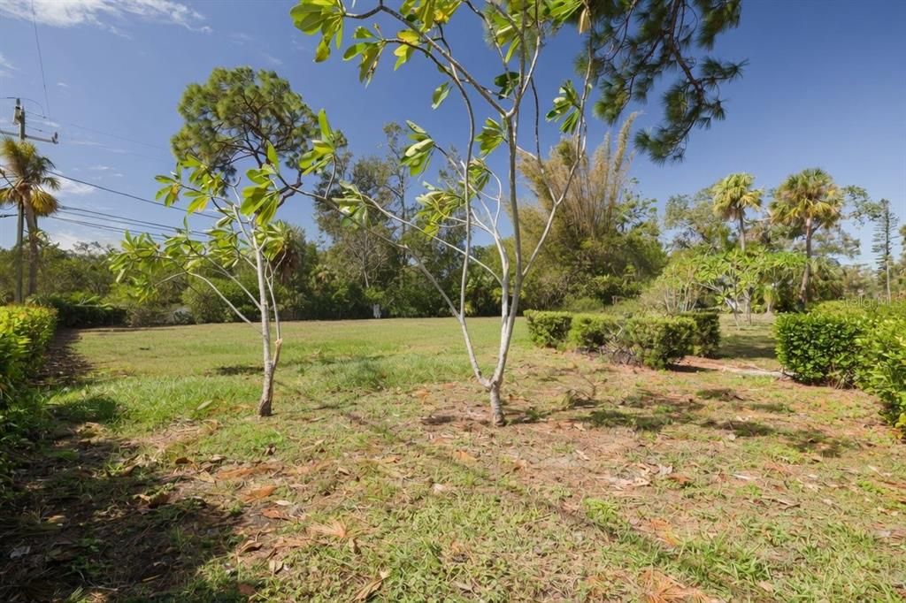 На продажу: $175,000 (0.12 acres)