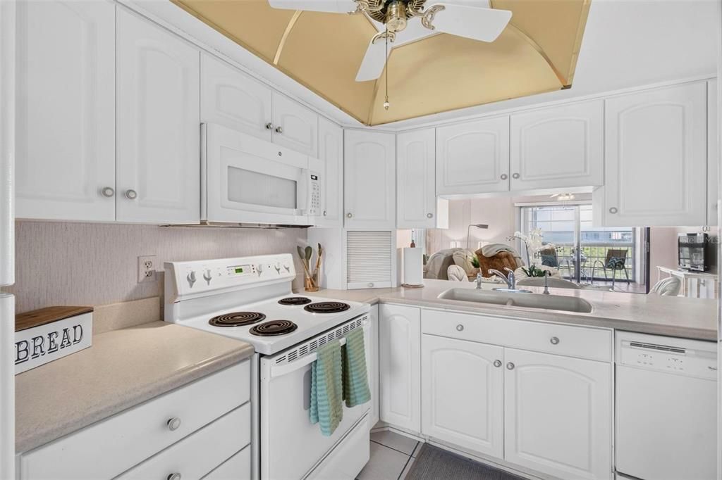На продажу: $205,000 (2 спален, 2 ванн, 1020 Квадратных фут)