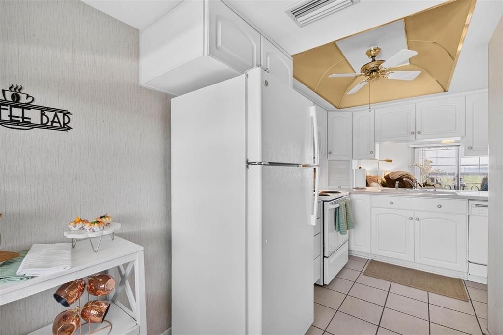 На продажу: $205,000 (2 спален, 2 ванн, 1020 Квадратных фут)