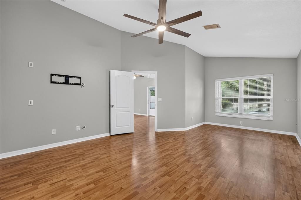 For Sale: $495,000 (3 beds, 2 baths, 1728 Square Feet)