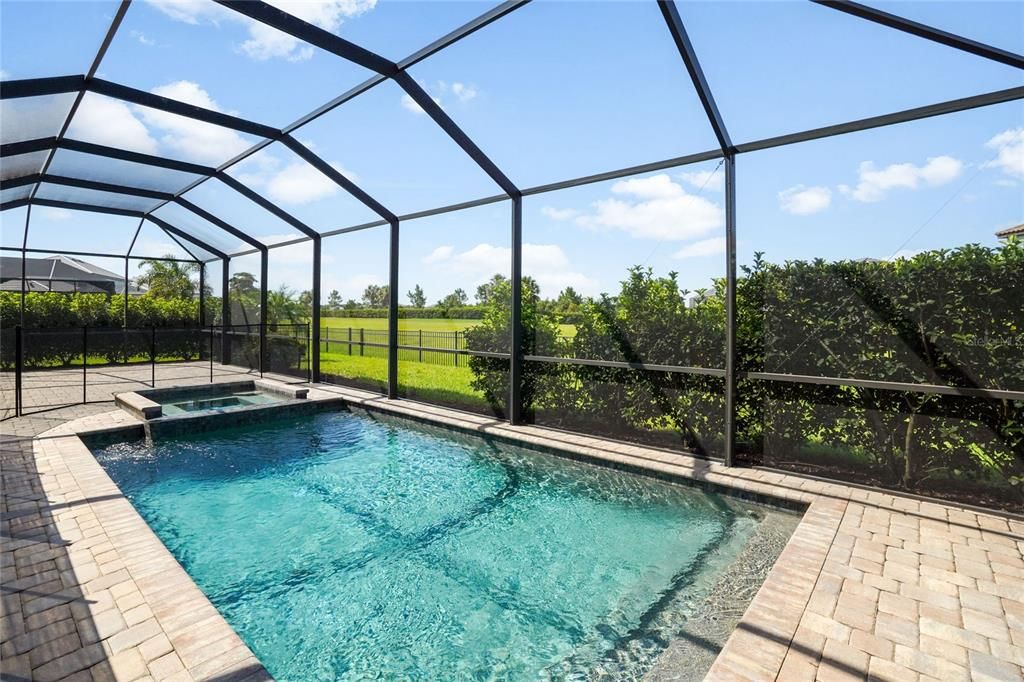 En Venta: $925,000 (3 camas, 3 baños, 2650 Pies cuadrados)