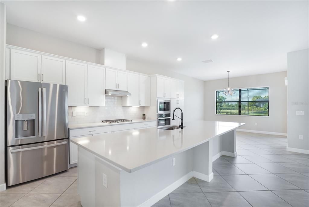En Venta: $925,000 (3 camas, 3 baños, 2650 Pies cuadrados)