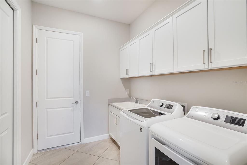 En Venta: $925,000 (3 camas, 3 baños, 2650 Pies cuadrados)