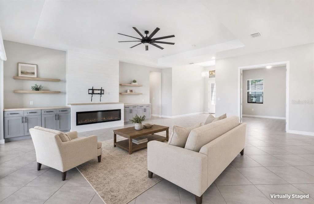 En Venta: $925,000 (3 camas, 3 baños, 2650 Pies cuadrados)