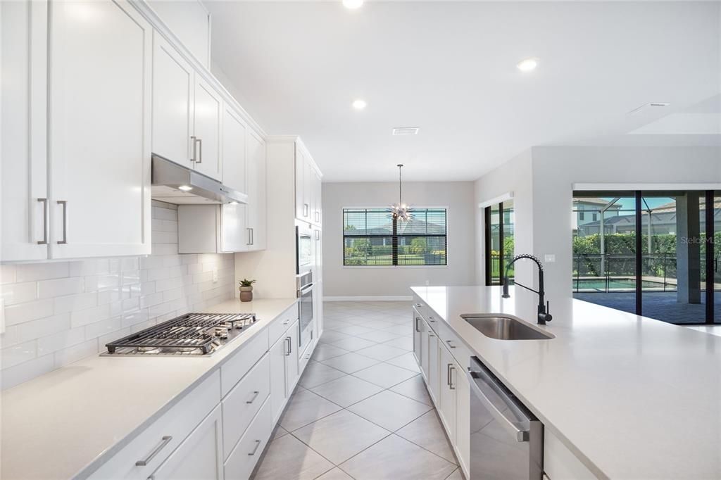 En Venta: $925,000 (3 camas, 3 baños, 2650 Pies cuadrados)