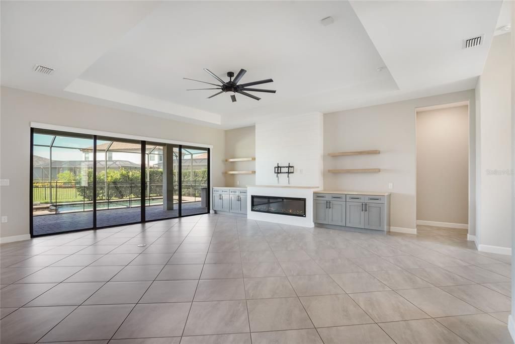 En Venta: $925,000 (3 camas, 3 baños, 2650 Pies cuadrados)
