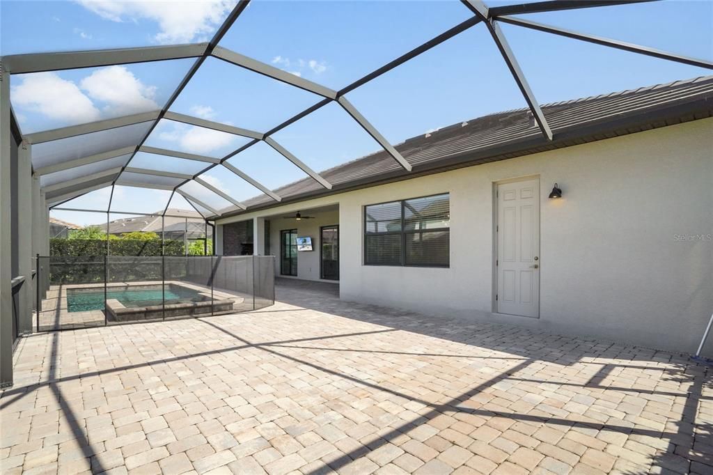 En Venta: $925,000 (3 camas, 3 baños, 2650 Pies cuadrados)