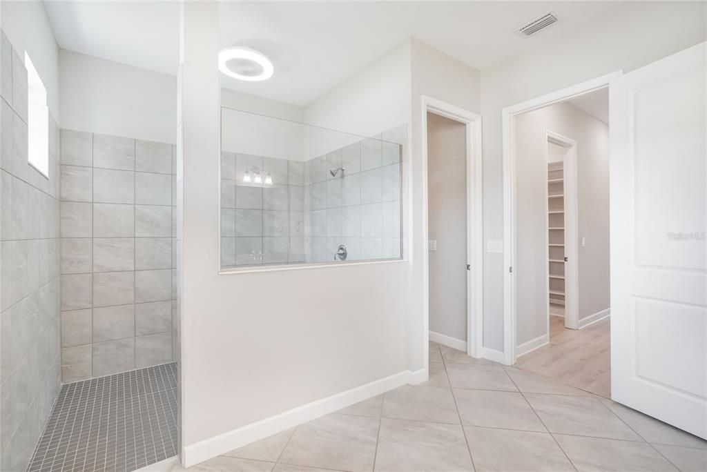 En Venta: $925,000 (3 camas, 3 baños, 2650 Pies cuadrados)