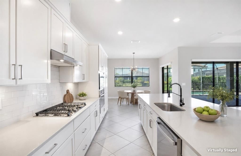 En Venta: $925,000 (3 camas, 3 baños, 2650 Pies cuadrados)