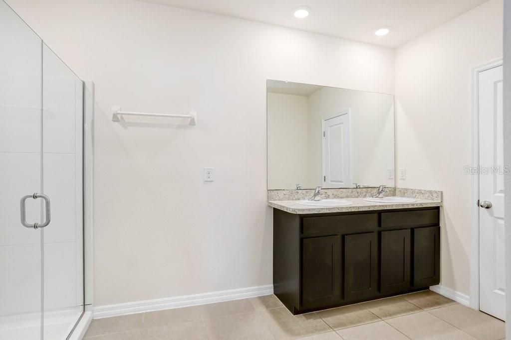 For Rent: $2,950 (4 beds, 2 baths, 2260 Square Feet)