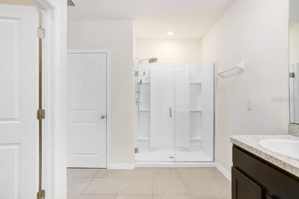 For Rent: $2,950 (4 beds, 2 baths, 2260 Square Feet)
