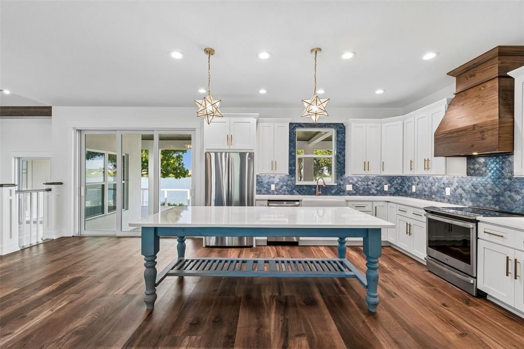 For Sale: $1,249,900 (5 beds, 5 baths, 3688 Square Feet)