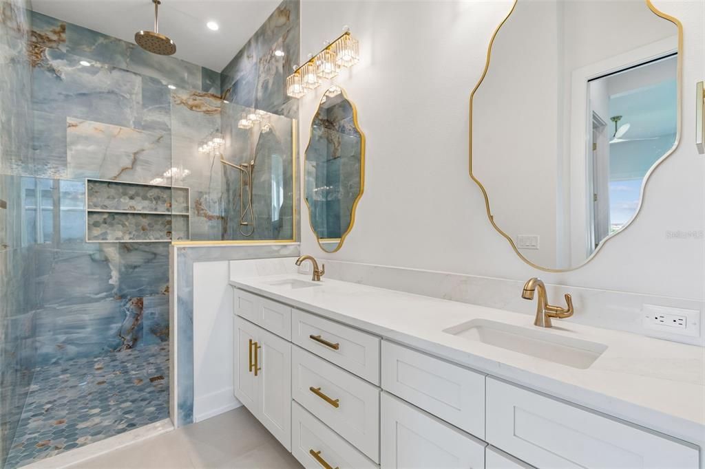 For Sale: $1,249,900 (5 beds, 5 baths, 3688 Square Feet)