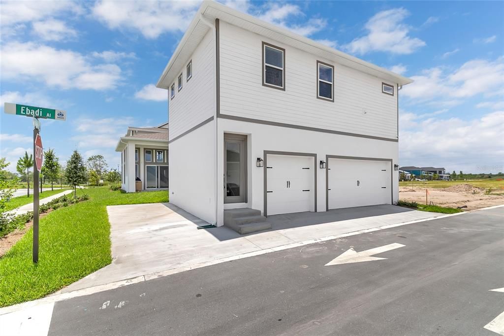 For Rent: $2,300 (1 beds, 1 baths, 890 Square Feet)