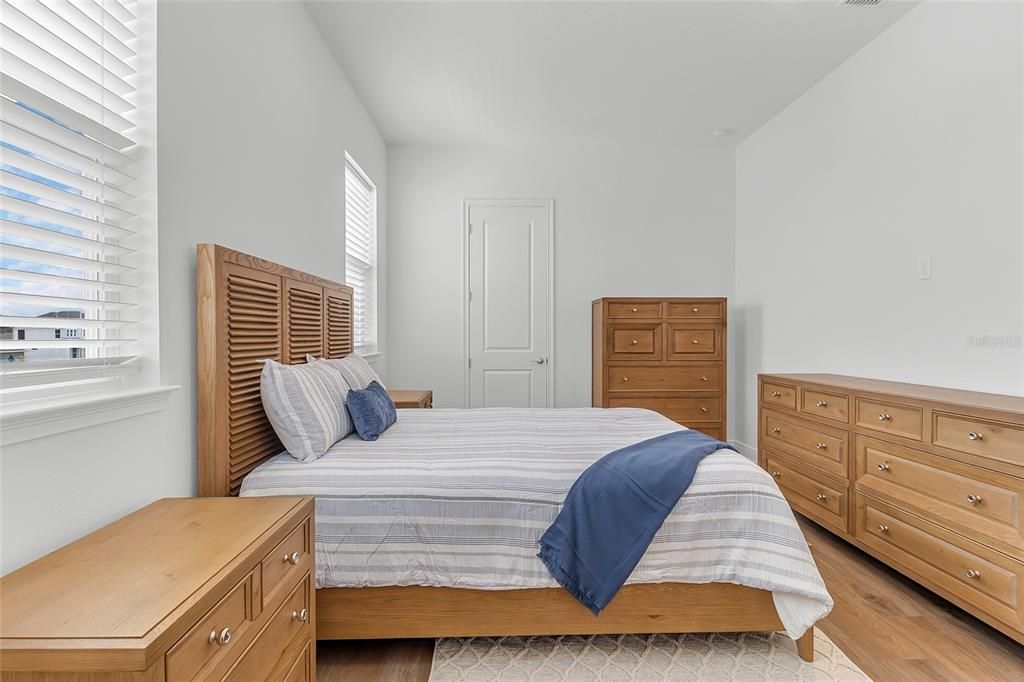For Rent: $2,300 (1 beds, 1 baths, 890 Square Feet)