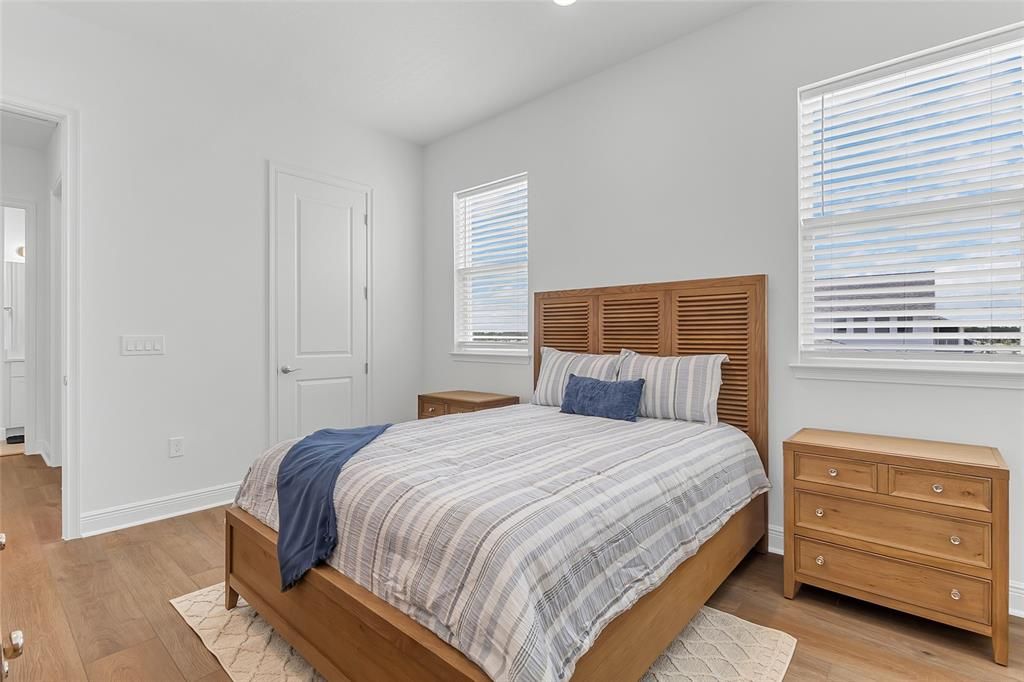 For Rent: $2,300 (1 beds, 1 baths, 890 Square Feet)