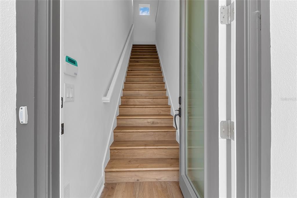 For Rent: $2,300 (1 beds, 1 baths, 890 Square Feet)