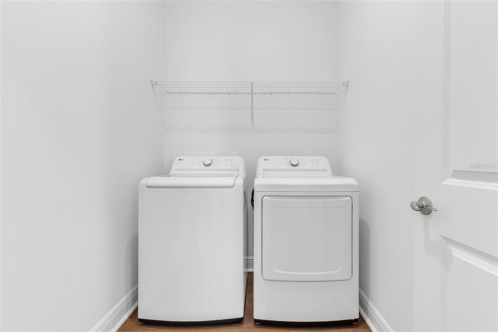 For Rent: $2,300 (1 beds, 1 baths, 890 Square Feet)