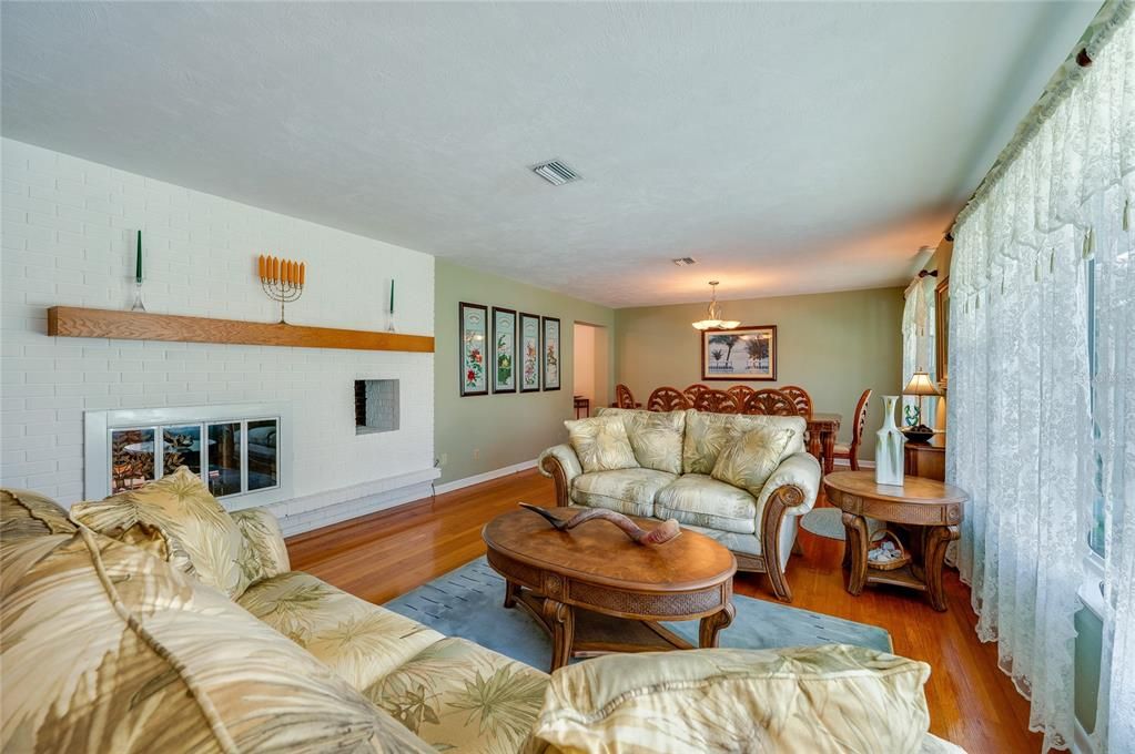 En Venta: $899,900 (3 camas, 3 baños, 2665 Pies cuadrados)