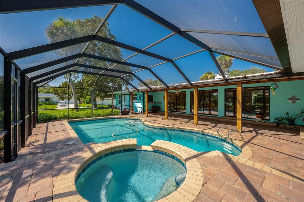 En Venta: $899,900 (3 camas, 3 baños, 2665 Pies cuadrados)
