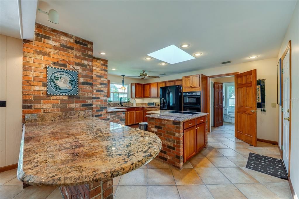 En Venta: $899,900 (3 camas, 3 baños, 2665 Pies cuadrados)