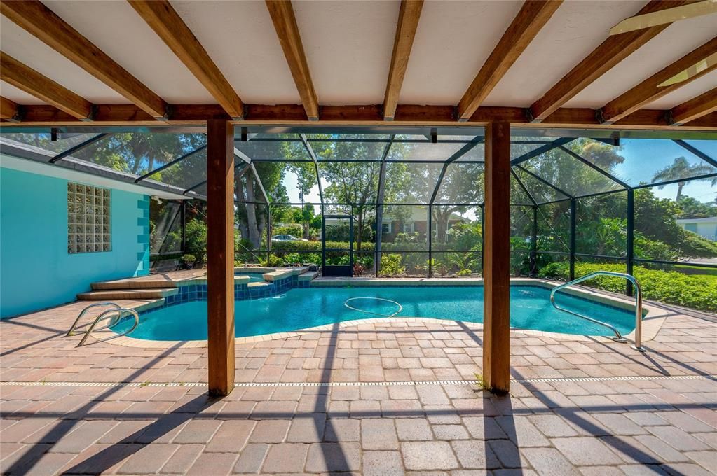 En Venta: $899,900 (3 camas, 3 baños, 2665 Pies cuadrados)