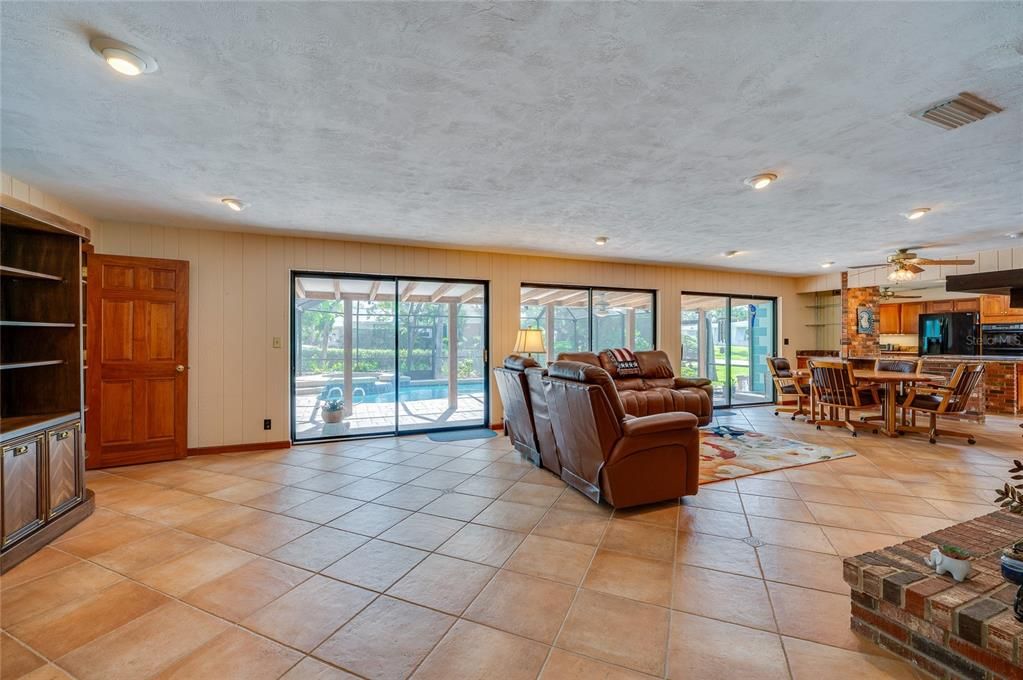 En Venta: $899,900 (3 camas, 3 baños, 2665 Pies cuadrados)