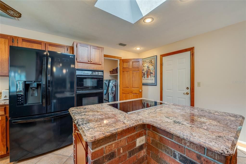 En Venta: $899,900 (3 camas, 3 baños, 2665 Pies cuadrados)