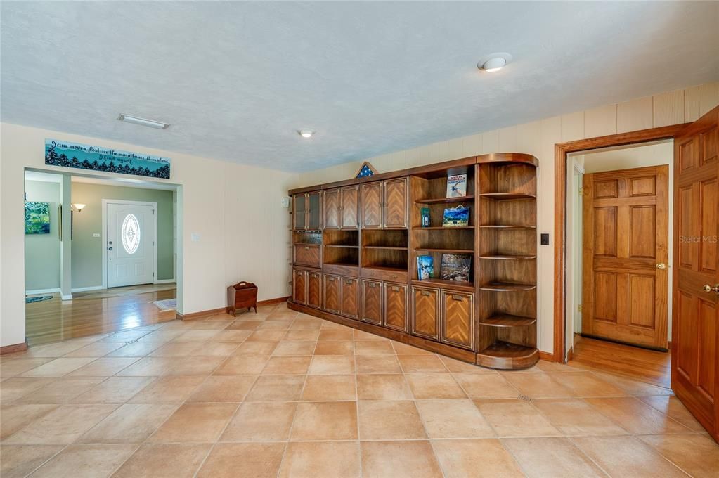 En Venta: $899,900 (3 camas, 3 baños, 2665 Pies cuadrados)