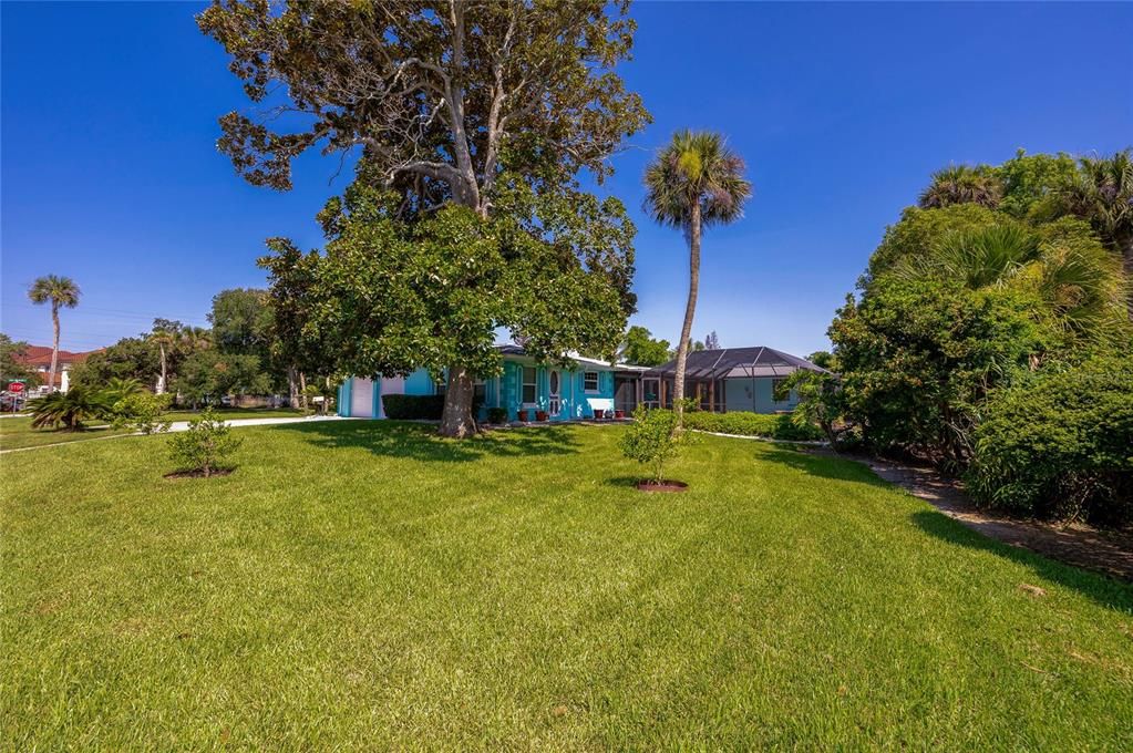 En Venta: $899,900 (3 camas, 3 baños, 2665 Pies cuadrados)