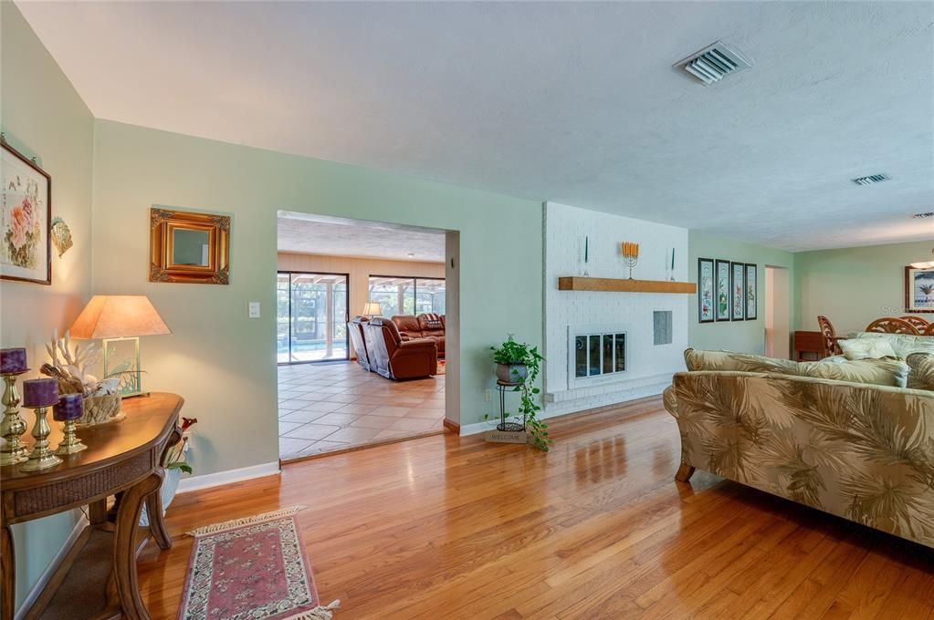 En Venta: $899,900 (3 camas, 3 baños, 2665 Pies cuadrados)