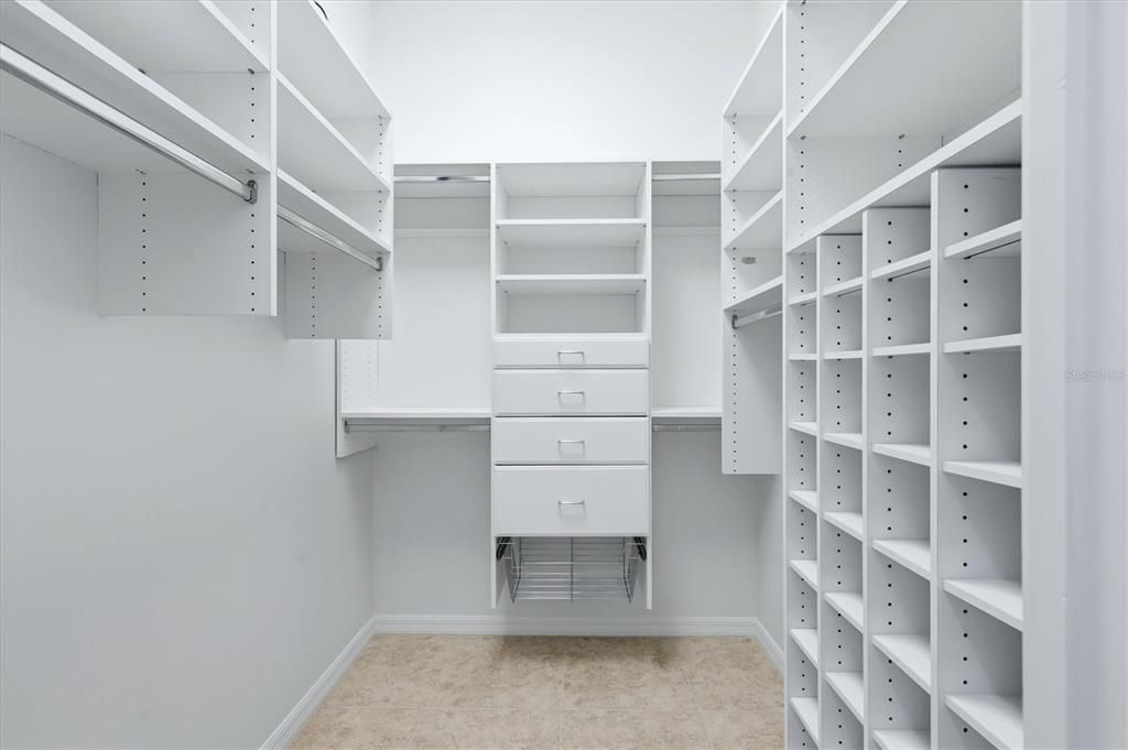 Activo con contrato: $695,000 (3 camas, 2 baños, 2427 Pies cuadrados)