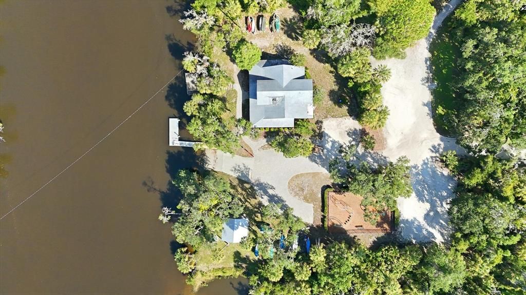 Activo con contrato: $695,000 (3 camas, 2 baños, 2427 Pies cuadrados)
