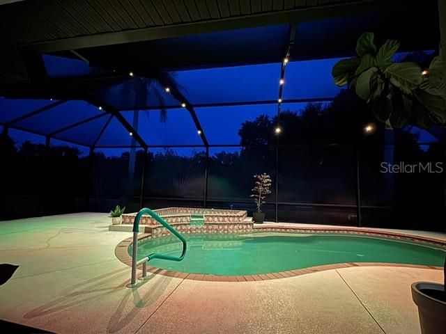 Activo con contrato: $695,000 (3 camas, 2 baños, 2427 Pies cuadrados)