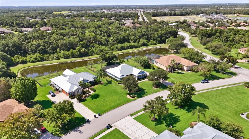 Activo con contrato: $695,000 (3 camas, 2 baños, 2427 Pies cuadrados)