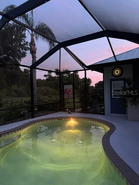 Activo con contrato: $695,000 (3 camas, 2 baños, 2427 Pies cuadrados)